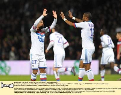 la joie des lyonnais apes le but de Alexandre Lacazette FOOTBALL : Olympique Lyon vs OSC Lille (LOSC) - Ligue 1 - 10 03 2012 FredericChambert Panoramic 