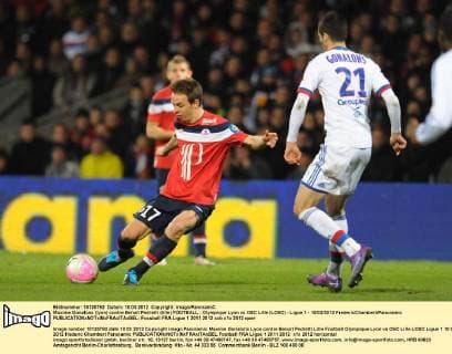 Maxime Gonalons (lyon) contre Benoit Pedretti (lille) FOOTBALL : Olympique Lyon vs OSC Lille (LOSC) - Ligue 1 - 10 03 2012 FredericChambert Panoramic 