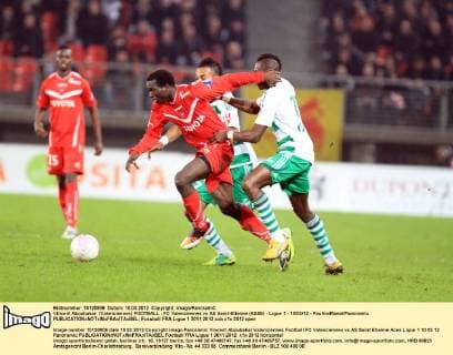 Vincent Aboubakar (Valenciennes) FOOTBALL : FC Valenciennes vs AS Saint-Etienne (ASSE) - Ligue 1 - 10 03 12 - PaulineManet Panoramic 