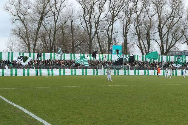 Fußball, Stadiongeschichte VfB Lübeck Lübeck, 11. März 2012 - Fußball, Regionalliga Nord 2011 12, VfB Lübeck: Pappelkurve