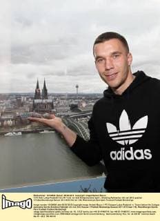 1.FC Köln Lukas Podolski im LVR Turm vor dem Kölnpanorama Sport