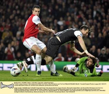 Premier League Arsenal v Newcastle United Robin Van Persie, Mike Williamson and Tim Krul 