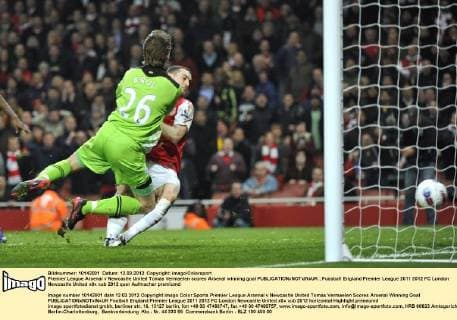 Premier League Arsenal v Newcastle United Tomas Vermaelen scores Arsenal winning goal 