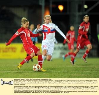 Fussball, Frauen, Saison 2011 2012, Champions League, Viertelfinale (Hinspiel), 1. FFC Turbine Potsdam - FC Rossiyanka (Russland), im Bild: v. l. Babett Peter (Turbine Potsdam), Sofia Jakobsson (FC Rossiyanka) und Viola Odebrecht (Turbine Potsdam), 14.03. 2012,