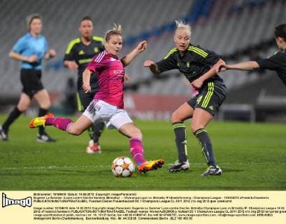 Eugenie Le Sommer (Lyon) contre Cecilie Sandvej (Bröndby) - - Olympique Lyon vs. Bröndby IF Idraetsforening - Champions League - 14 03 2012 xFredericChambertx 