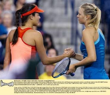 Maria Sharapova (RUS) (right) acknowledges Ana Ivanovic (SRB) after Ivanovic retired with a left thigh injury during the women s semifinals match of the 2012 BNP Paribas Open held at the Indian Wells Tennis Garden in Indian Wells, California. WTA Tennis Damen Tennis 2012 - BNP Paribas Open - Women s Semifinals - ZUMAx54