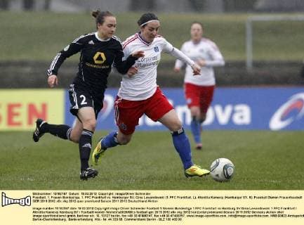 Fussball, 1. Frauen Bundesliga, 1. FFC Frankfurt vs. Hamburger SV, Gina Lewandowski (1. FFC Frankfurt, L), Aferdita Kameraj (Hamburger SV, R)