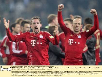 DFB-Pokal 2011-2012 in Mönchengladbach Borussia Mönchengladbach vs FC Bayern München 2:4 n.v. Jubel im Moment des Sieges mit Manuel Neuer im Mittelpunkt