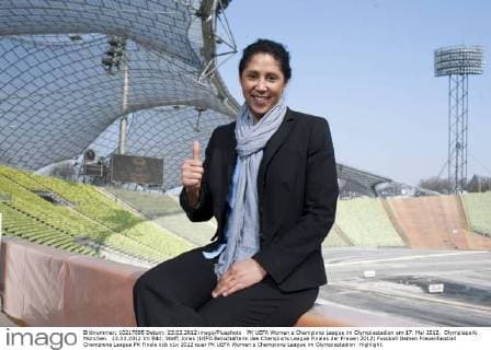 PK UEFA Women s Champions League im Olympiastadion am 17. Mai 2012. Olympiapark München. 23.03.2012 Im Bild: Steffi Jones (UEFA Botschafterin des Champions League Finales der Frauen 2012)
