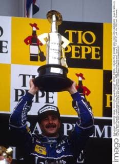 SPORT, FORMEL 1 GRAND PRIX SPANIEN 1992, 03.05.1992, BARCELONA - Nigel MANSELL (5, GBR, Williams-Renault) bejubelt seinen Sieg. Formel 1 GP Spanien 1992 Barcelona