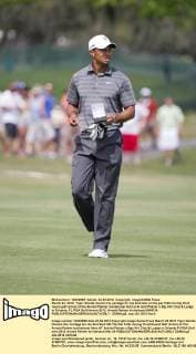 March 24, 2012: Tiger Woods checks his yardage for his 2nd shot on the par 5 6th during third round golf action of the Arnold Palmer Invitational held at Arnold Palmer s Bay Hill Club & Lodge in Orlando, FL PGA Golf Herren 2012: Arnold Palmer Invitational MAR 24 - ZUMAcg2