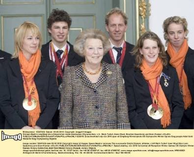 Königin Beatrix empfängt die erfolgreichen niederländischen Olympioniken, v.li.: Mark Tuitert, Ireen Wust, Nicolien Sauerbreij und Sven Kramer xVIxxIVx 623819