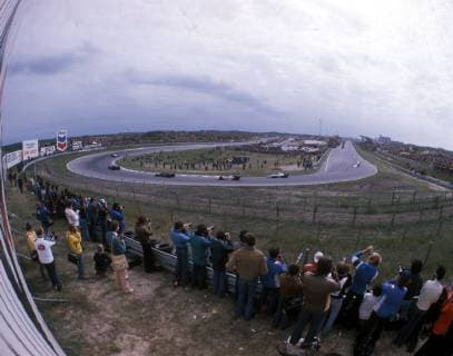 Tarzanbocht 180 Grad Kurve beim GP von Holland 1977 auf dem Zandvoort Circuit