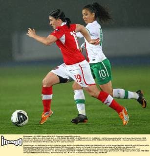 FUSSBALL - UEFA Euro 2013, Quali, AUT vs POR WIENER NEUSTADT,AUSTRIA,05.APR.12 - FUSSBALL - UEFA Europameisterschaft der Frauen, Qualifikation, OEFB Laenderspiel, Oesterreich vs Portugal. Bild zeigt Cornelia Haas (AUT) und Melissa Antunes (POR). 