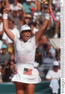 OLYMPISCHE SOMMERSPIELE BARCELONA 1992, 07.08.1992 - Tennis Damen Einzel Finale - Jennifer CAPRIATI (USA) bejubelt ihren Sieg im Finale des Olympischen Tennis Turniers. Olympische Sommerspiele Barcelona 25.07.-09.08.1992