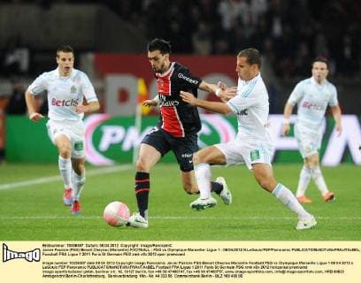 Javier Pastore (PSG) Benoit Cheyrou (Marseille) FOOTBALL : PSG vs Olympique Marseille- Ligue 1 - 08 04 2012 N.LeGouic FEP Panoramic 