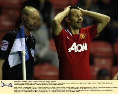 Football -Premier League- Wigan Athletic vs. Manchester United- Man Utd s Ryan Giggs shows his disbelief at a decision at The DW Stadium 