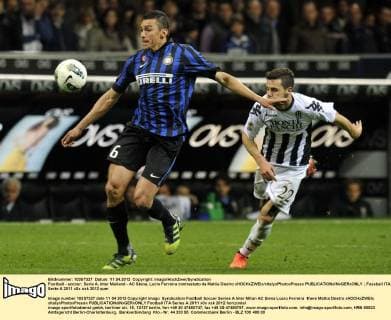Football - soccer: Serie A, Inter Mailand - AC Siena, Lucio Ferreira contrastato da Mattia Destro xHOCHxZWEIx xItalyxPhotoxPressx 