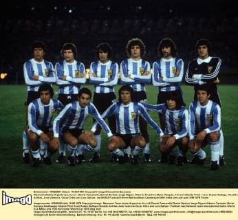 Mannschaftsfoto Argentinien, hi.v.li.: Daniel Passarella, Daniel Bertoni, Jorge Olguin, Alberto Tarantini, Mario Kempes, Torwart Ubaldo Fillol - vorn: Ruben Gallego, Osvaldo Ardiles, Jose Valencia, Oscar Ortis und Luis Galvan