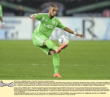 Ashkan DEJAGAH (WOB), Einzelaktion, Freisteller, Querformat, Ganzkörper, Einzelbild, Aktion, Fussball 1. Bundesliga, Spieltag 30, Hannover 96 (H) - VfL Wolfsburg (WOB) 2:0, am 11.04.2012 in Hannover Deutschland