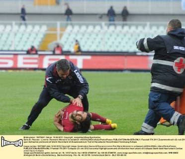 Serie B - Pescara - Livorno: Piermario Morosini ist kollabiert xHOCHxZWEIx xItalyxPhotoxPressx 