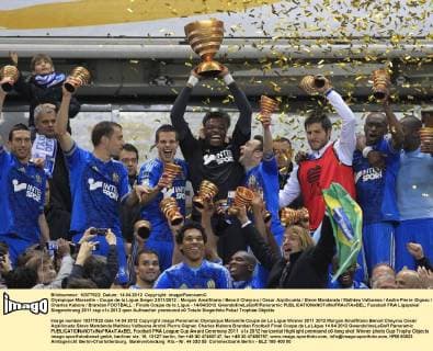 Olympique Marseille - Coupe de la Ligue Sieger 2011 2012 : Morgan Amalfitano Benoit Cheyrou Cesar Azpilicueta Steve Mandanda Mathieu Valbuena Andre Pierre Gignac Charles Kabore Brandao FOOTBALL : Finale Coupe de la Ligue - 14 04 2012 GwendolineLeGoff Panoramic 