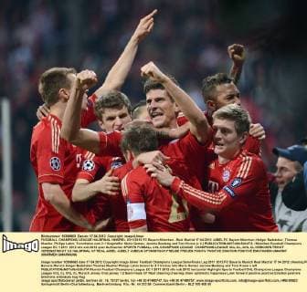 FUSSBALL CHAMPIONS LEAGUE HALBFINAL HINSPIEL 2011 2012 FC Bayern München - Real Madrid 17.04.2012 JUBEL FC Bayern München; Holger Badstuber, Thomas Mueller, Philipp Lahm, Torschütze zum 2-1 Siegtreffer Mario Gomez, Jerome Boateng und Toni Kroos (v.li.) 