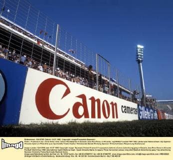 Polen - Frankreich 3:2 - Fans hinter einer Canon Werbebande im Estadio Jose Rico Perez in Alicante