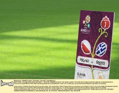 BILET EURO ( POLAND EURO UEFA FOOTBALL ) - OFFICIAL PRESENTATION OF THE MODEL TICKET FOR EURO 2012  20120423CSMT8013