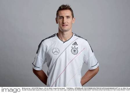 FUSSBALL: OFFIZIELLER FOTOTERMIN DEUTSCHE NATIONALMANNSCHAFT 14.11.2011 Miroslav KLOSE