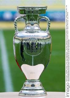 The Henri Delaunay Cup arrived Stadion PGE Arena in Gdansk. Gdansk 24.04.2012. The Henri Delaunay Cup, the trophy for the UEFA EURO 2012 football championships, arrived to Gdansk. Stadion PGE Arena. delu_240412 