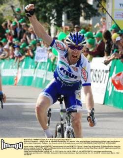 26.04.2012 Radsport, 2.Etappe Tour de Romandie Montbelliard (F) - Moutier . Bild zeigt den Sieger Jonathan Hivert (FRA) Team Saur-Sojasun Aktion Jubel Siegerjubel 