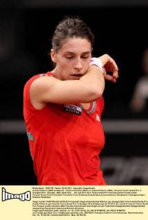 Andrea Petkovic (GER) enttäuscht . Victoria Azarenka (BLR) vs. Andrea Petkovic (GER) . Porsche Tennis Grand Prix in Stuttgart 2012 . Stuttgart, GER, 26.04.2012 .