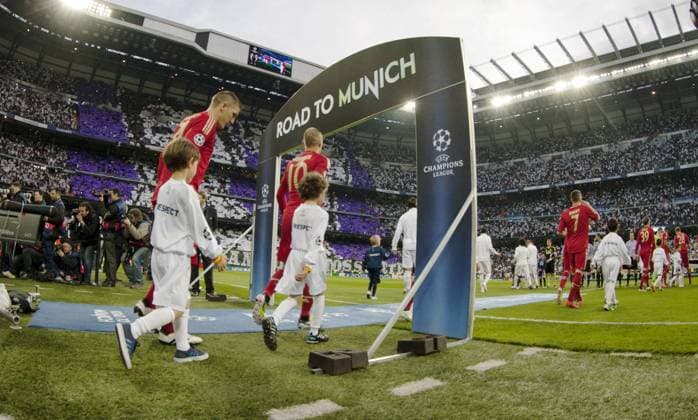 Auflaufen der Mannschaften. Fussball, Champions League, Real Madrid (MA) - FC Bayern München (München) (M), 2:1, i.E. 1:3 Halbfinale am 25.04.2012 in MADRID