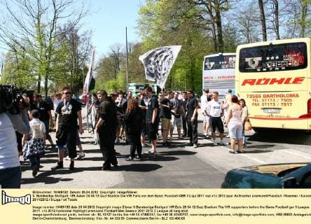 3. Bundesliga Stuttgart, VfR Aalen 28.04.12 Gazi Stadion Die VfR Fans vor dem Spiel