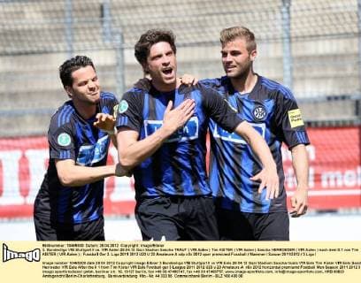 3. Bundesliga VfB Stuttgart II vs. VfR Aalen 28.04.12 Gazi Stadion Sascha TRAUT ( VfR Aalen ) Tim KISTER ( VfR Aalen ) Sascha HERROEDER ( VfR Aalen ) nach dem 0:1 von Tim KISTER ( VfR Aalen )