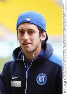 Hakan CALHANOGLU (Karlsruher SC) Portrait Alemannia Aachen gegen den Karlsruher SC am 29. April im Aachener Tivoli, 2. Fussball-Bundesliga Saison 2011 2012, 33. Spieltag