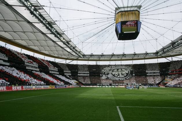 Fußball, 2. Bundesliga, 33. Spieltag: Eintracht Frankfurt - am Sonntag (29.04.2012) in der Commerzbank Arena in Frankfurt am Main. Choreographie der Eintracht Fans.