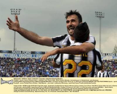 Football - soccer: Serie A, Novara Calcio - Juventus Turin, Arturo Vidal - Mirko Vucinic (Hinweis: Verwendung nur in Deutschland - only Germany) xHOCHxZWEIx xItalyxPhotoxPressx 