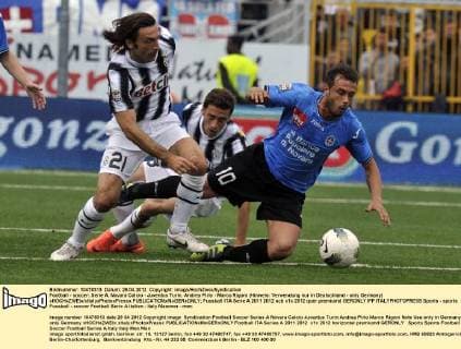 Football - soccer: Serie A, Novara Calcio - Juventus Turin, Andrea Pirlo - Marco Rigoni (Hinweis: Verwendung nur in Deutschland - only Germany) xHOCHxZWEIx xItalyxPhotoxPressx 