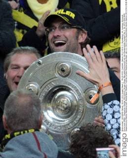05-05-2012, Fussball, Saison 2011-2012, 1. Bundesliga, 34. Spieltag, Borussia Dortmund (BVB) - Deutscher Meister 2011 2012; Jürgen Klopp (Borussia Dortmund) mit der Meisterschale