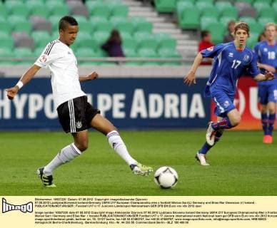 07.05.2012 Ljubljana(Slovenia) Iceland-Germany UEFA U17 European Championship men s football Marian Sarr(L) Germany and Elias Mar Omarsson (r) Iceland : 
