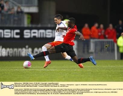 Alexander Tettey (Rennes) contre Remy Cabella (Montpellier) FOOTBALL : Rennes vs Montpellier - Ligue 1 - 07 05 2012 - GwendolineLeGoff Panoramic 