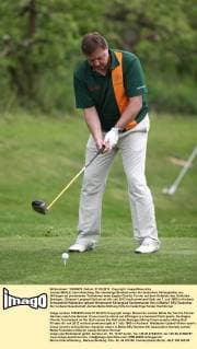 Jochen BEHLE, beim Abschlag. Der ehemalige Bundestrainer der deutschen Skilangläufer aus Willingen ist prominenter Teilnehmer beim Eagles Charity Turnier auf dem Golfplatz des Golfclubs Breisgau.