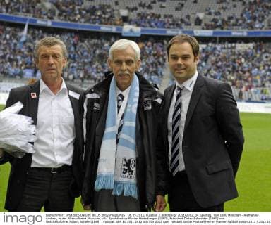 06.05.2012, Fussball 2.Bundesliga 2011 2012, 34.Spieltag, TSV 1860 München - Alemannia Aachen, in der Allianz-Arena München. v.li: Sportdirektor Florian Hinterberger (1860), Präsident Dieter Schneider (1860) und Geschäftsführer Robert Schäfer(1860) .