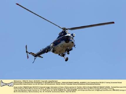 Hubschrauber im Rahmen einer Polizeiübung für die EURO 2012 in Krakau  JAG090512_018