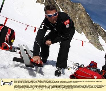 SPORT DIVERS - Ski und Golf WM 2012 ZELL AM SEE,AUSTRIA,10.MAI.12 - SKI ALPIN, DIVERS, GOLF - Ski und Golf Weltmeisterschaft, Kitzsteinhorn. Bild zeigt Günter Arnold (AUT). 