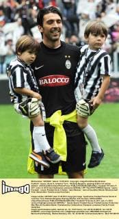 Football - soccer: Serie A, Juventus Turin - Atalanta Bergamo, gianluigi buffon mit seinen Söhnen xHOCHxZWEIx xItalyxPhotoxPressx 