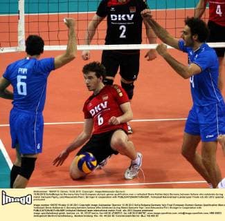 13.05.2012 Sofia(Bulgaria) Germany-Italy final European olympic games qualification men s volleyball Denis Kaliberda(c) Germany between Italians who celebrate during match Samuele Papi(L) and Alessandro Fei(r) :Stringer in cooperation with 
