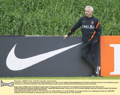 Coach Bert van Marwijk training Nederlands Elftal Hoenderloo 2011 2012 xVIxxIVx 931463